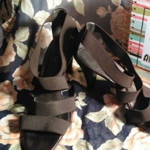 🌻5/$10 Vaneli heels